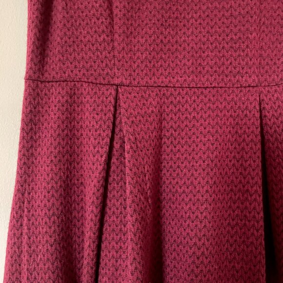 Wine color sleeveless dress - Picture 9 of 9